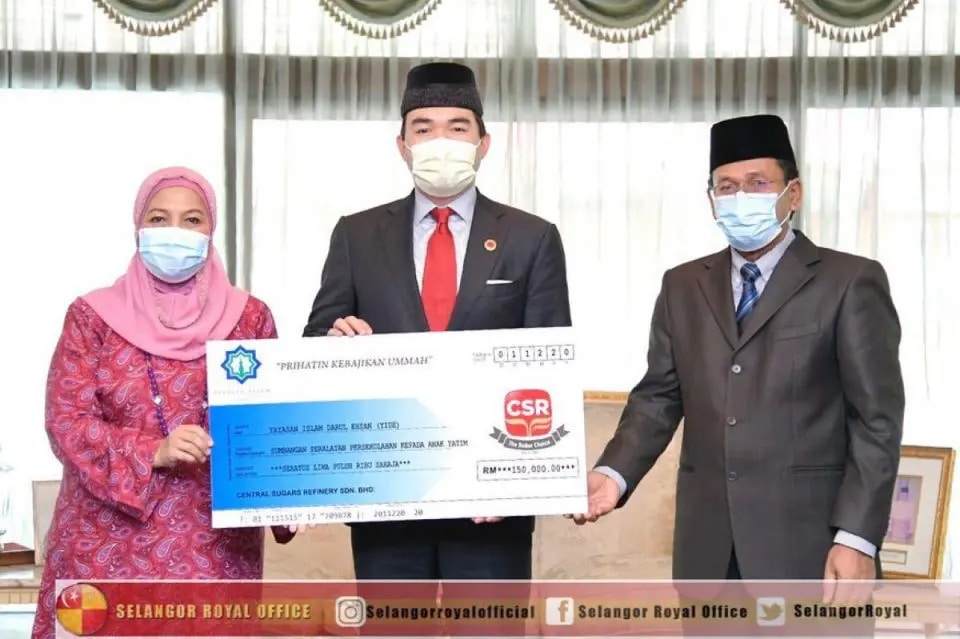 Read more about the article Raja Muda of Selangor receives RM300,000 contribution for YIDE charity activities