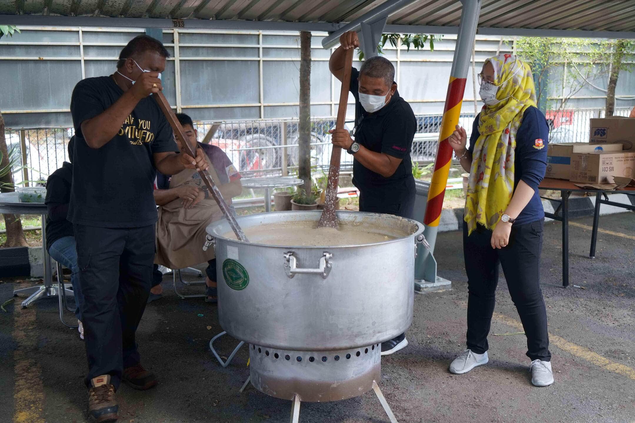 Read more about the article A Ramadan Tradition: CSR Distributes Bubur Lambuk for the Communities